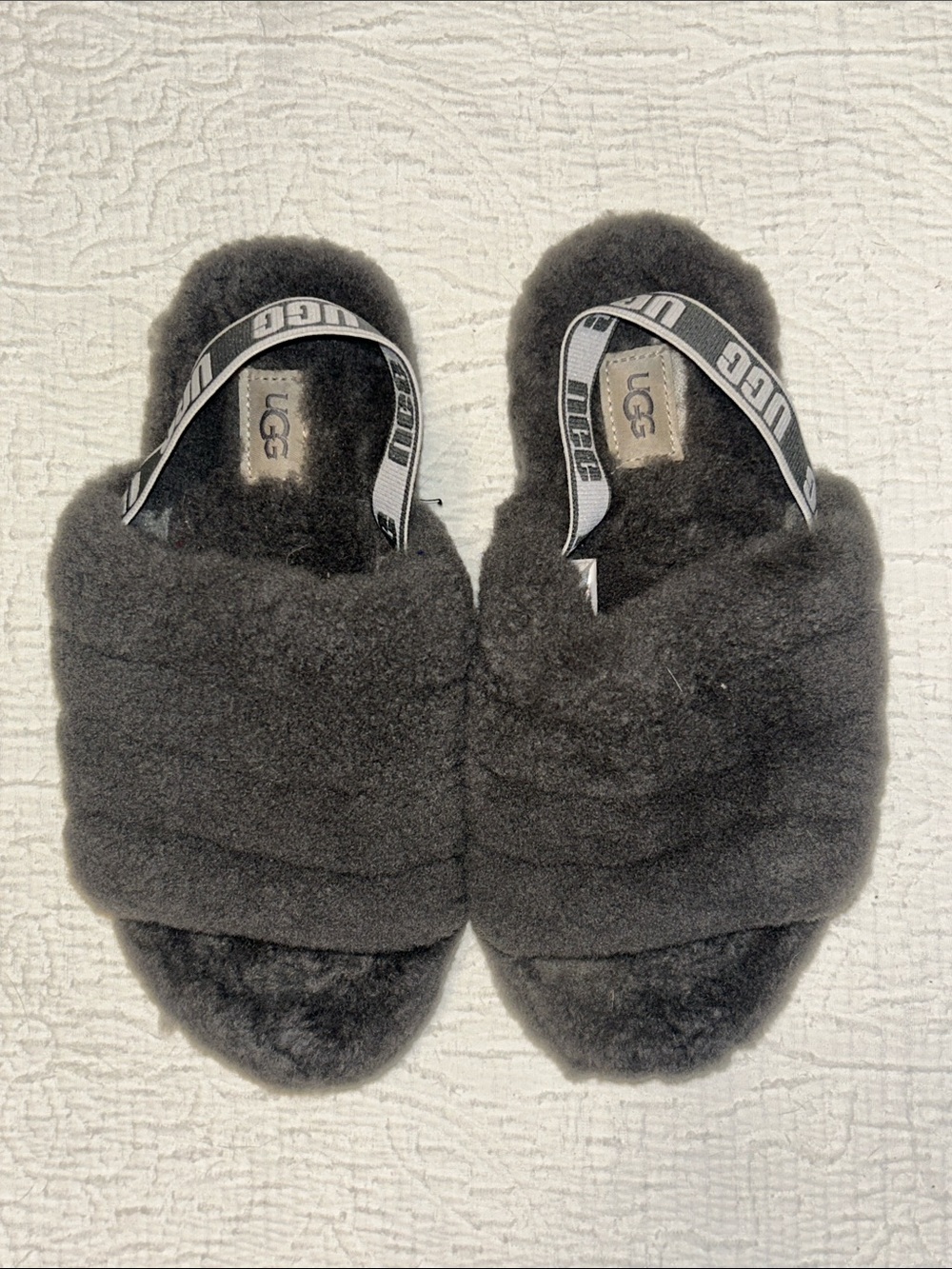 UGG Kids Charcoal Gray Fluff Yeah Elastic Strap Sheepskin Slides, 4
